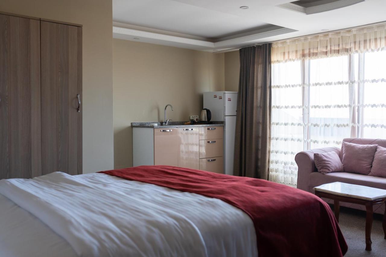 Cnr Otel Airport Истанбул Екстериор снимка